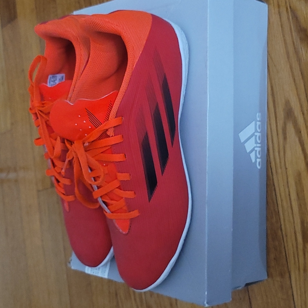 X SpeedFlow Indoor Soccer Sneaker